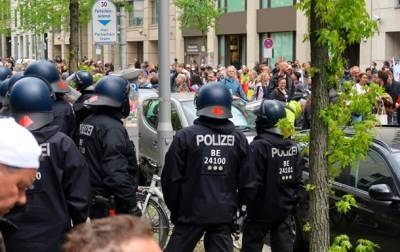В Берлине на протесте против карантина задержали сотню человек - korrespondent.net - Германия - Берлин