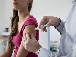 Ученых встревожило воспаление сердечной мышцы после вакцинации молодежи от коронавируса - newsland.com