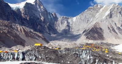 Лукас Фуртенбах - Заболели не менее 100 человек: на Эвересте среди альпинистов произошла вспышка COVID-19 - focus.ua - Непал