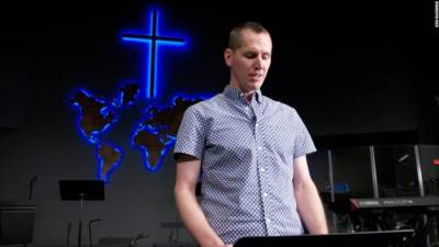 Теорія змови QAnon поширюється серед євангелістів. Пастори намагаються це зупинити - bykvu.com - Президент
