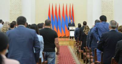 Армен Саркисян - Президент Армении наградил врачей за лечение военных и борьбу с коронавирусом - ru.armeniasputnik.am - Армения - Президент