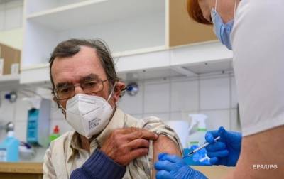 В ЕС первую дозу COVID-вакцины получили 46% взрослого населения - korrespondent.net - Евросоюз - деревня Ляйен