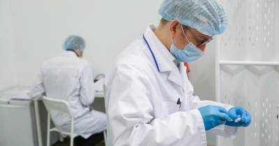 В Госдуму внесли проект о включении прививок от COVID в нацкалендарь - ren.tv - Россия
