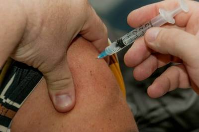 Вакцинацию от коронавируса хотят включить в нацкалендарь прививок - pnp.ru - Россия