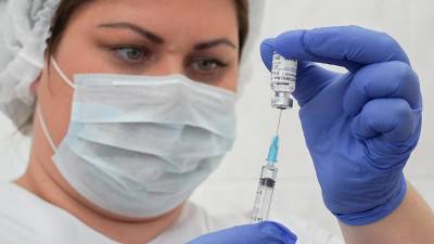 Компании начали страховать россиян от рисков прививок против COVID - iz.ru - Израиль