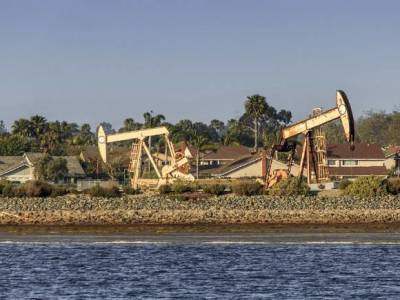 Цены на нефть незначительно колеблются - rosbalt.ru