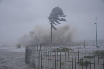 Индия - С побережья Индии эвакуируют людей из-за приближения циклона - argumenti.ru
