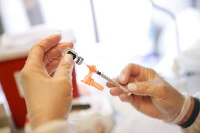 В США одобрили экспериментальный препарат для лечения коронавируса - lenta.ru - Англия