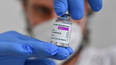 «Приводит к тромбозу» — немецкие ученые забраковали вакцину AstraZeneca - 5-tv.ru