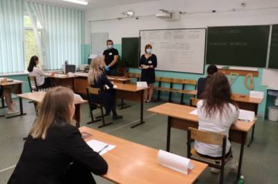 Анзор Музаев - Учителям не нужно сдавать тест на COVID-19 перед ЕГЭ - Рособрнадзор - aif.ru