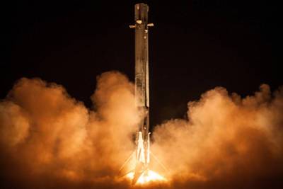 SpaceX провела 100 успешных пусков Falcon 9 подряд - lenta.ru