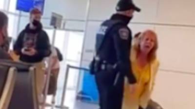 Видео, на котором женщина требует поговорить с «менеджером» аэропорта, стало вирусным - usa.one