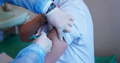 Первую дозу вакцины от коронавируса получили более 999 тысяч украинцев - dsnews.ua