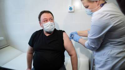 Андрей Тяжельников - Врач рассказал, как проходить вакцинацию аллергикам - vesti.ru