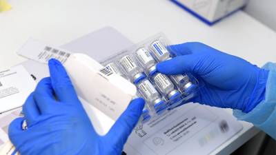 В Великобритании одобрили применение вакцины Janssen - iz.ru - Англия - Израиль