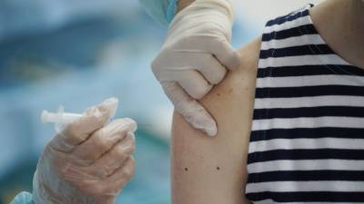Минздрав отказался от испытаний комбинации вакцин AstraZeneca и "Спутник V" - svoboda.org - Россия