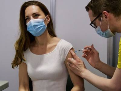 принц Уильям - Кейт Миддлтон - Кейт Миддлтон сделала прививку против коронавируса - unn.com.ua - Англия - Киев - Лондон