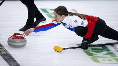 Пять из пяти: женская сборная России по кёрлингу стартовала с рекордной победной серии на ЧМ - russian.rt.com - Россия - Эстония - Италия - Канада - Южная Корея