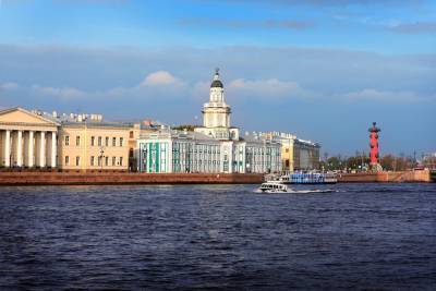 Несмотря на плохую погоду, у музеев Петербурга выстроились огромные очереди - abnews.ru - Санкт-Петербург