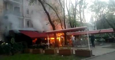 Пожар охватил здание ресторана и отеля в Одессе, люди оказались в ловушке (фото и видео) - focus.ua - Одесса