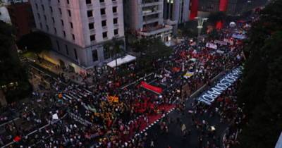 В Бразилии прошли митинги против правительства - ren.tv - Бразилия