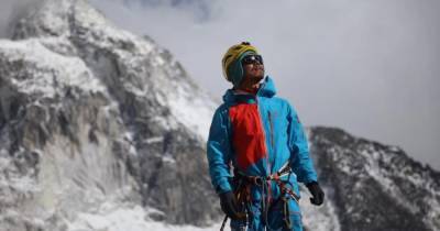 Слепой 46-летний альпинист из Китая покорил Эверест - focus.ua - Китай - Непал