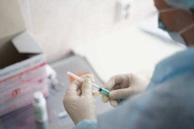 Владимир Болибок - Ученые из США выяснили, что вакцины от COVID эффективнее защищают мужчин - aif.ru