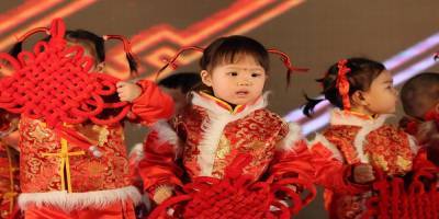 Политбюро ЦК КП Китая разрешило семьям заводить трех детей - nep.co.il - Китай