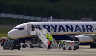 Самолет Ryanair из-за сообщения о минировании совершил аварийную посадку в Берлине - ukrainianwall.com - Берлин