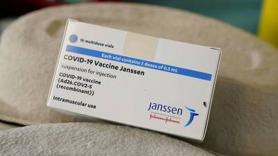 В ЕК рассказали о задержках в поставках вакцин Johnson & Johnson - iz.ru - Израиль