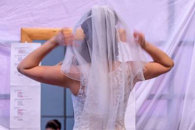 Свекровь без разрешения купила кольцо невесте и разозлила пользователей сети - lenta.ru
