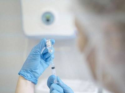 В Роспотребнадзоре назвали, кому противопоказана прививка от COVID-19 - u24.ru