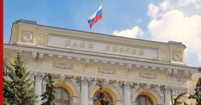 Новый всплеск COVID-19 и удар по экономике не исключили в Банке России - profile.ru - Россия