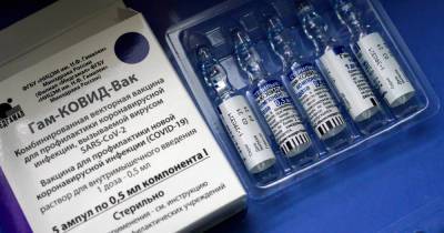 Александр Горелов - Эпидемиолог объяснил важность полного курса вакцинации от COVID - ren.tv - Россия