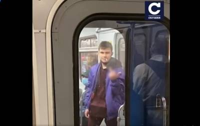 В Киеве еще один пассажир метро закурил в вагоне - korrespondent.net - Украина - Киев