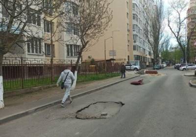 В Одессе дорога неожиданно "поплыла" после ремонта: не прошло и недели, кадры - odessa.politeka.net - Одесса - Odessa