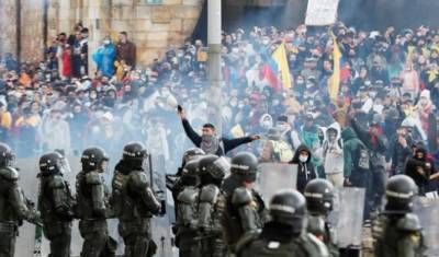 Более 90 человек пострадали во время COVID-протестов в Колумбии - newizv.ru - Россия - Колумбия