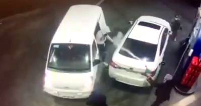 В Чили водитель на АЗС отбился от грабителей, используя заправочный пистолет (видео) - focus.ua - Чили - Сантьяго