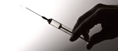 В США более 3,3 тысячи граждан умерли после прививки от COVID-19 - runews24.ru