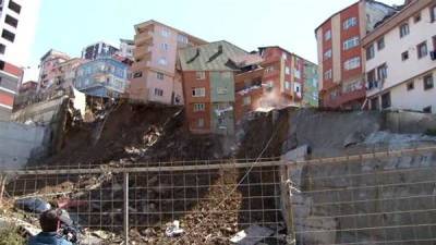 Превентивная эвакуация: в Стамбуле обрушилось жилое здание - eadaily.com - Стамбул