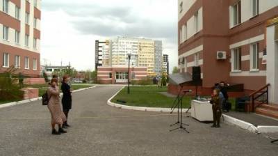 Перед госпиталем для ветеранов войн состоялся праздничный концерт - penzainform.ru