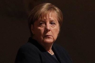 Ангела Меркель - Штеффен Зайберт - Меркель назвала «постоянной ответственностью» сохранение памяти о миллионах людей, погибших при нацистах - argumenti.ru - Германия