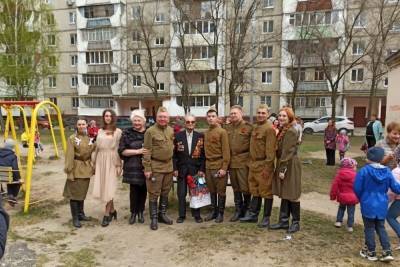 В Йошкар-Оле ветеранов поздравляют концертами во дворах - mk.ru - Йошкар-Олы
