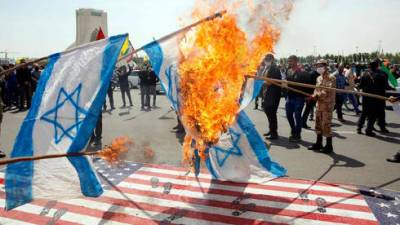 Али Хаменеи - Проиранские шииты отметили День Иерусалима сожжением израильских флагов - фоторепортаж - vesty.co.il - Иран - Израиль - Ирак - Иерусалим