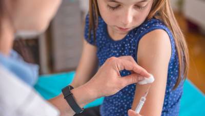 В ЕС проведут вакцинацию детей и подростков - gazeta.ru - Евросоюз - Португалия - деревня Ляйен