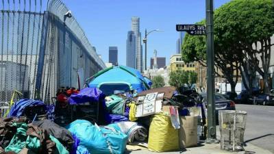 В Лос-Анджелесе бездомные оккупировали знаменитый пляж - news-front.info - Сша - Лос-Анджелес