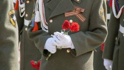 Минута молчания в память о погибших в ВОВ прошла по всей России - 5-tv.ru - Россия