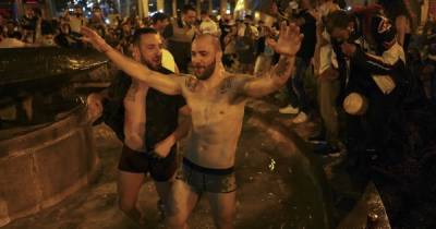 В Испании тысячи людей вышли на улицы, чтобы отпраздновать отмену комендантского часа (фото) - focus.ua - Испания - Мадрид