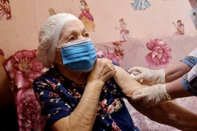 102-летняя жительница Новосибирска вакцинировалась от коронавируса - tayga.info - Новосибирск - Новосибирская обл.