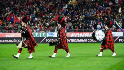 Эндрю Робертсон - Футболисты сборной Шотландии не будут вставать на колено перед играми Евро - gazeta.ru - Шотландия
